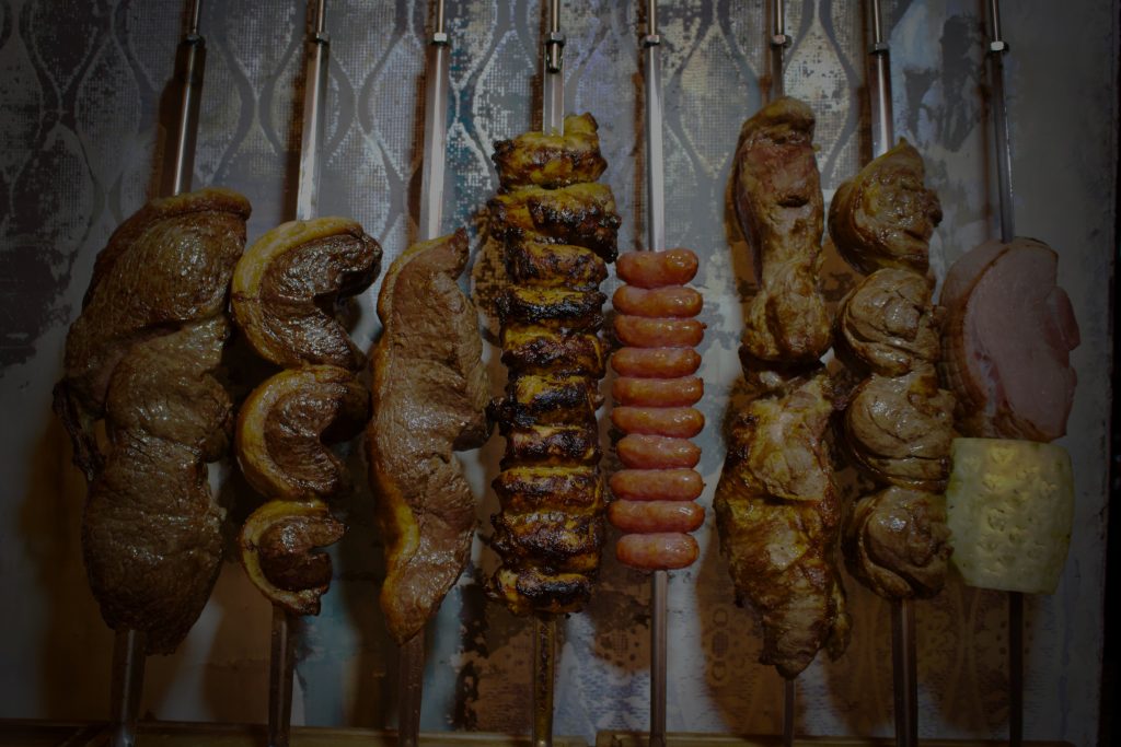 Estabulo Cuts of different meats on skewers 